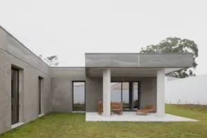 Architectural Firm SUMMARY Unveils the ‘Rice Husk House’ in a Low-Density Coastal Setting