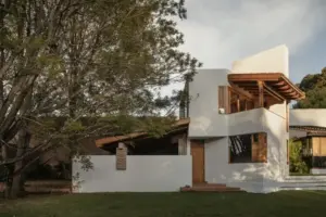 COLAR Colectivo de Arquitectura Completes Casa Amona in San Cristóbal de las Casas