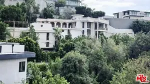 L.A.’s Infamous ‘Squatter Mansion’ Hits the Market for $4.4 Million After a New Coat of Paint
