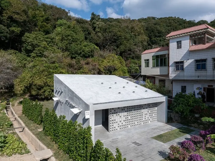 Studio 10 Transforms Zhongxin Village Rest Stop with "The iLOOminate Public Toilet" in Guangdong