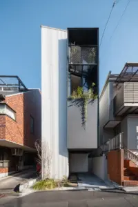 Takumi Wakui + Riho Wakui Architects Unveil the "House in Kagurazaka" in Tokyo