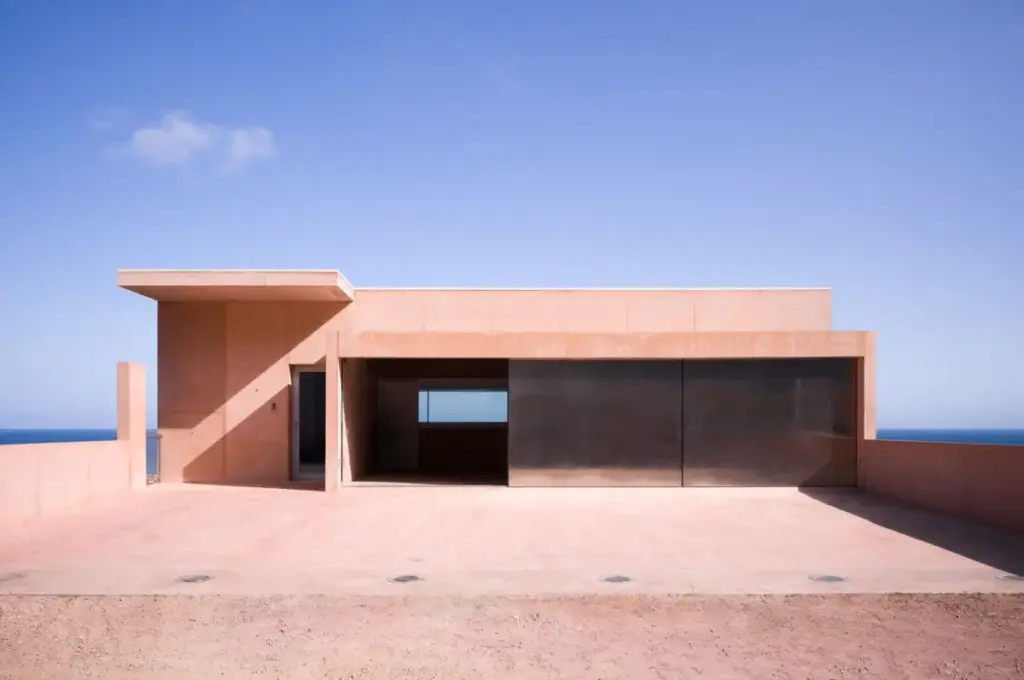 Álvaro Siza Vieira and Álvaro Fonseca Complete the Compact and Topographically Sensitive Colien House