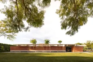 BLOCO Arquitetos Completes Lima House in Brasília Following an Extended Two-Phase Construction
