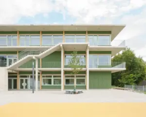 BUERO BB Unveils Innovative Wilnsdorf Primary School and Sports Hall Set Against a Wooded German Slope