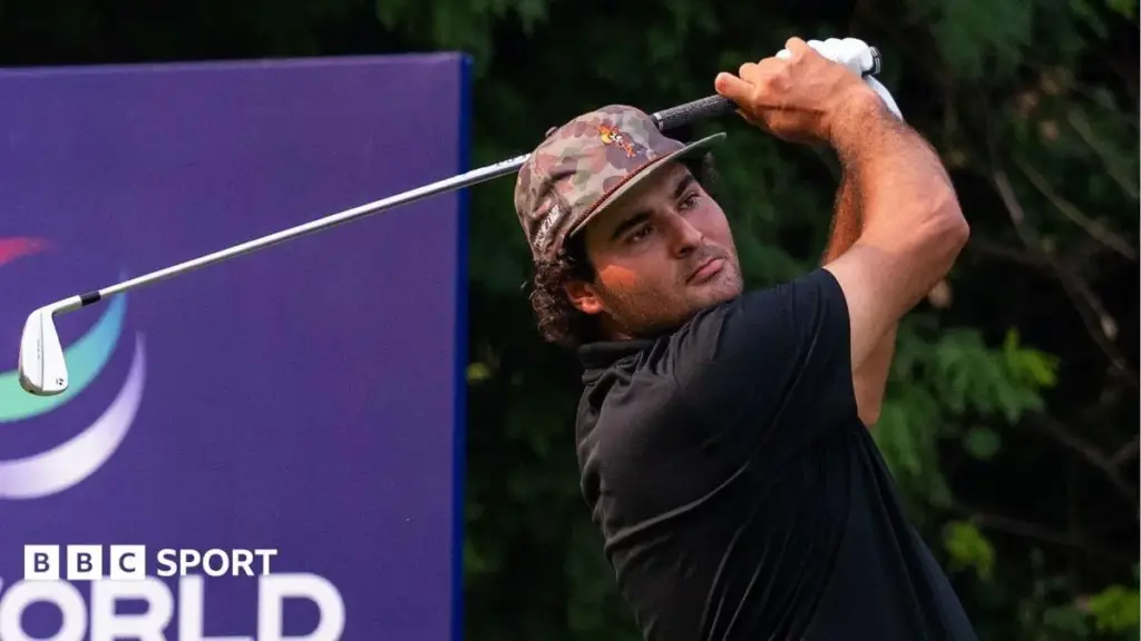 Eugenio Chacarra Extends Lead at DP World India Championship as McIlroy Struggles