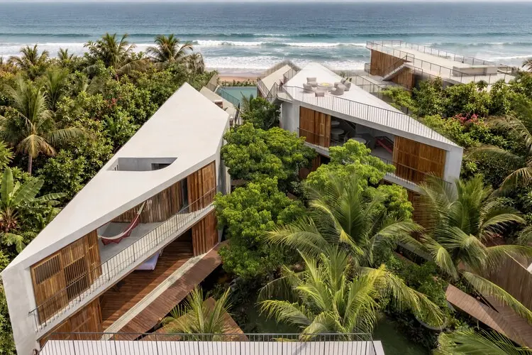 TAC Taller Alberto Calleja Unveils Casa Nova, a Striking Beachfront Residence Defined by Spatial Constraints