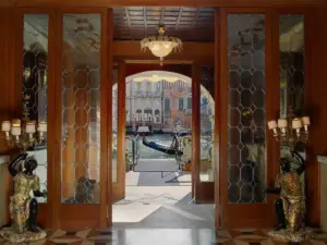 The Art of the Venetian Stay: Navigating Luxury and Atmosphere in the City of Water